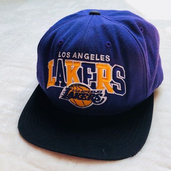 lakers mitchell and ness snapback